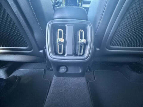 2020 Volvo XC40 T5 Momentum