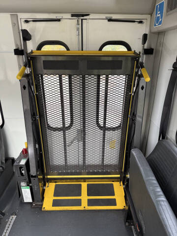 2017 Ford E-Series E-450 SD