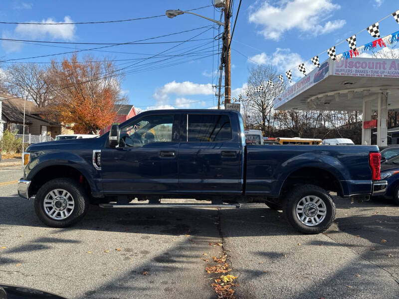 2017 Ford F-250 Super Duty XLT photo 3