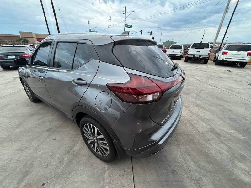 2022 Nissan Kicks SV
