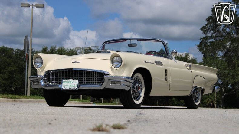 1957 Ford Thunderbird