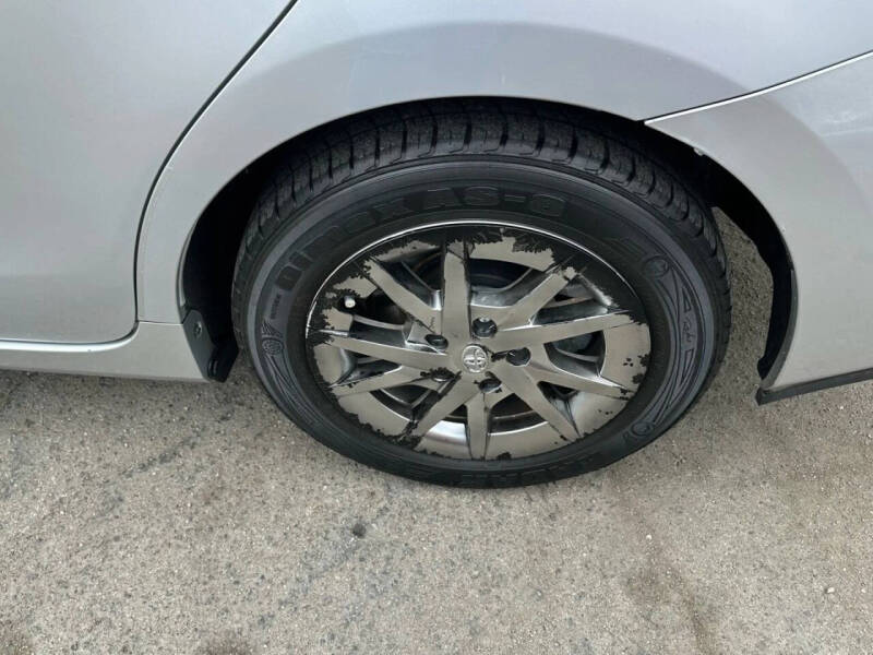 2015 Toyota Prius v Three