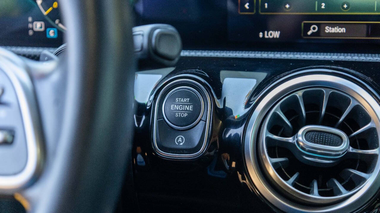 2020 Mercedes Benz CLA 250 photo 21
