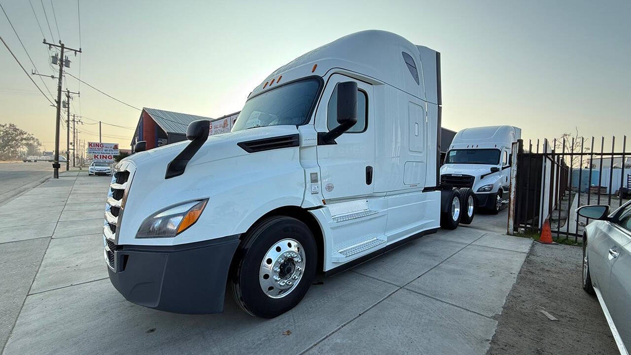 2020 Freightliner Cascadia for sale at KING TRUCK TRAILER SALES in Bakersfield, CA