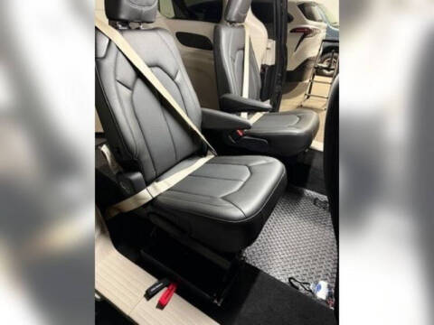 2022 Chrysler Voyager LX