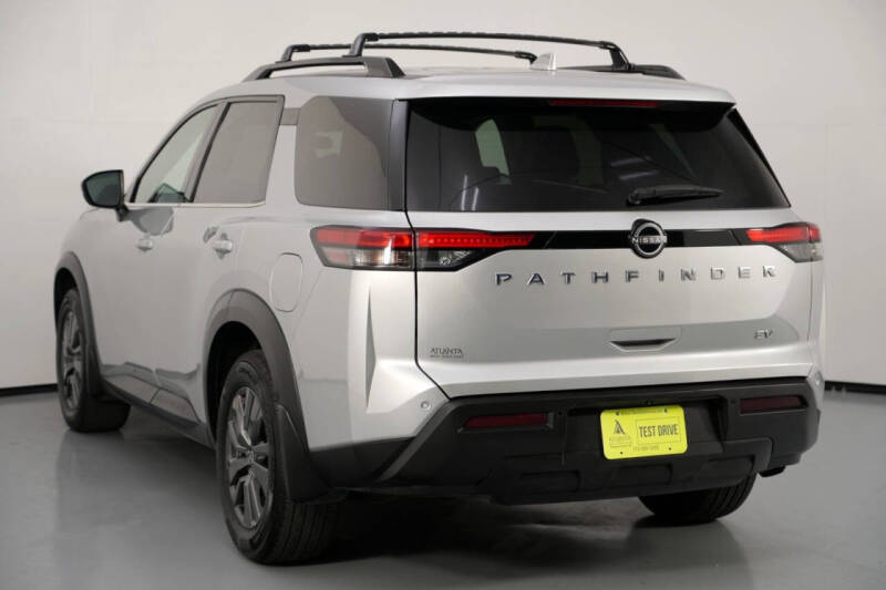 2022 Nissan Pathfinder SV