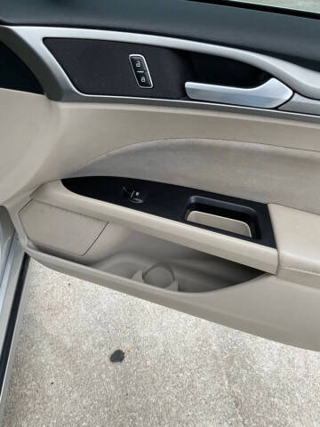 2017 Ford Fusion SE