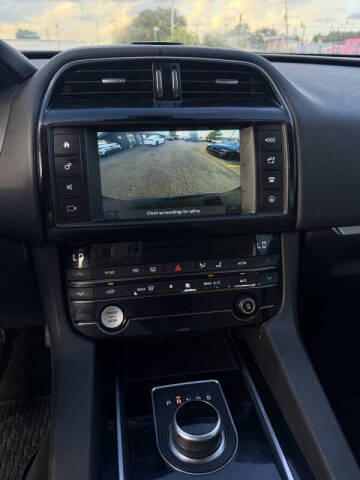 2018 Jaguar F-PACE 25t Premium