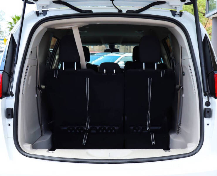 2022 Chrysler Voyager LX