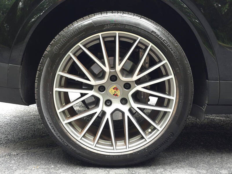 2023 Porsche Cayenne Platinum Edition