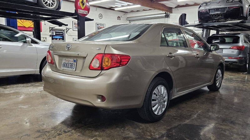 2010 Toyota Corolla LE photo 10