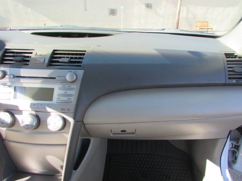 2007 Toyota Camry LE photo 36