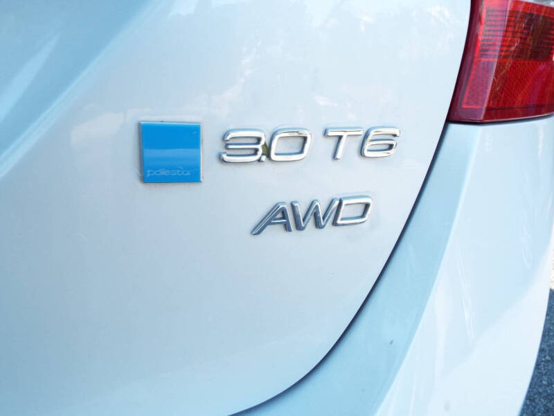 2016 Volvo V60 T6 R-Design Platinum