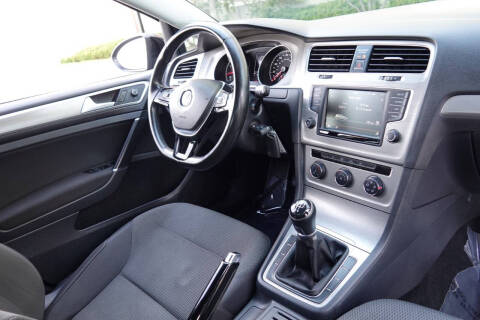 2016 Volkswagen Golf TSI S