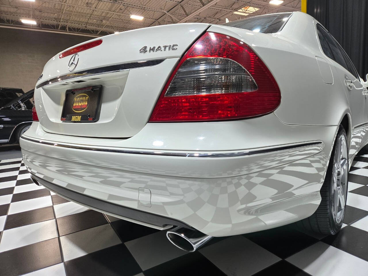 2009 Mercedes-Benz E-Class 23