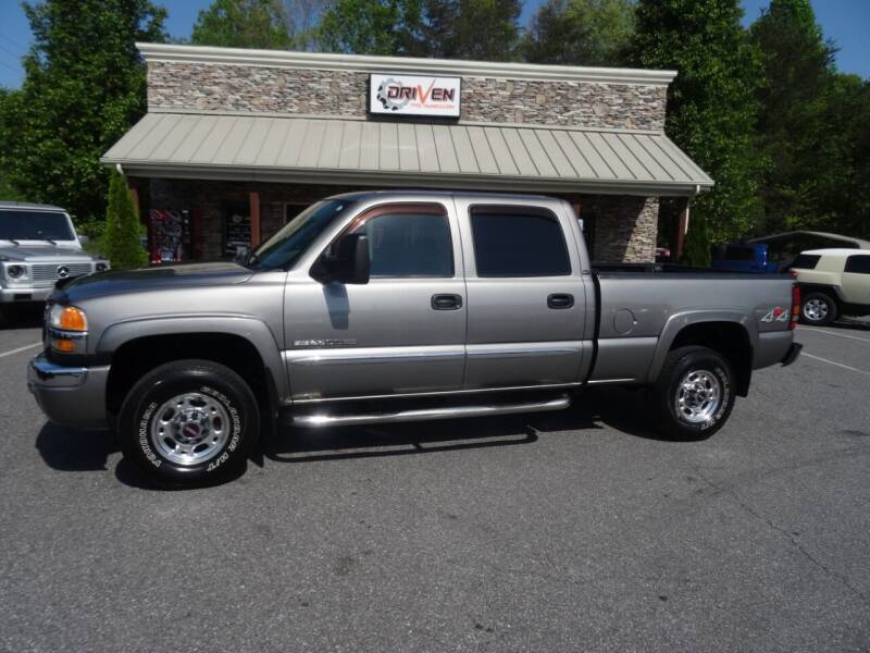 2006 GMC Sierra 2500HD for sale at Driven Pre-Owned in Lenoir NC