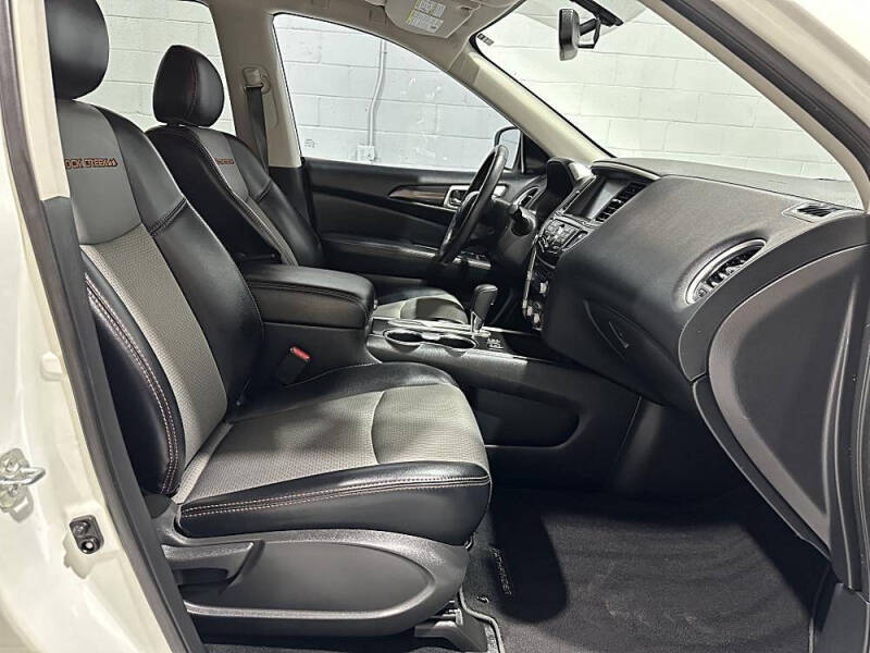 2020 Nissan Pathfinder SV