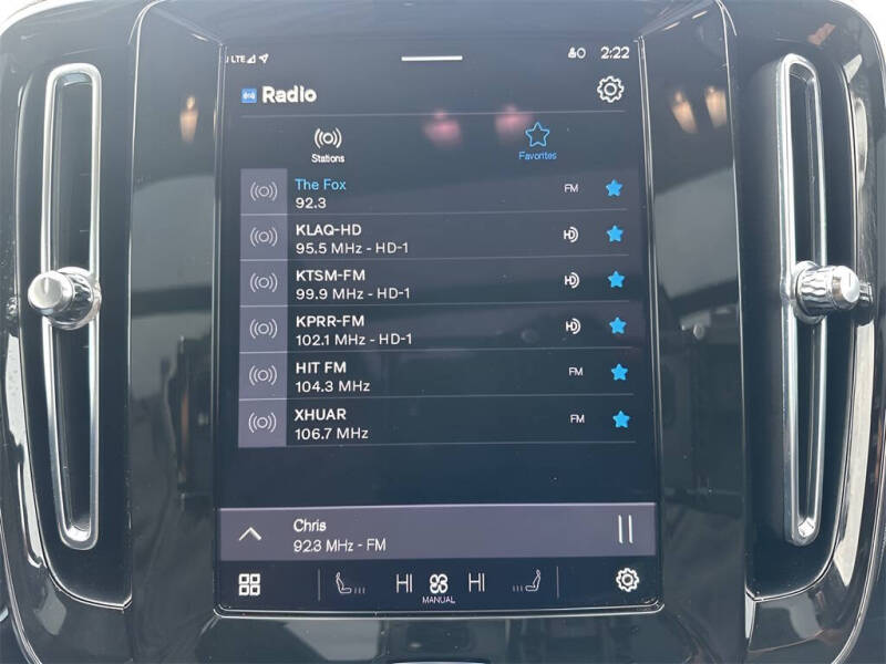 2025 Volvo XC40 B5 Plus Dark Theme