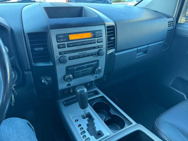 2012 Nissan Titan SV