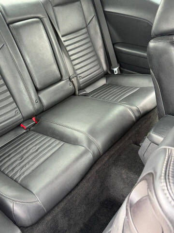 2013 Dodge Challenger SXT Plus