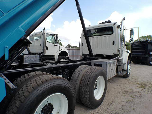 2015 Freightliner M2 106