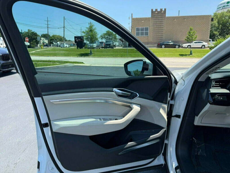 2024 Audi Q8 e-tron quattro Premium Plus