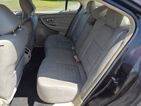 2013 Ford Taurus SE
