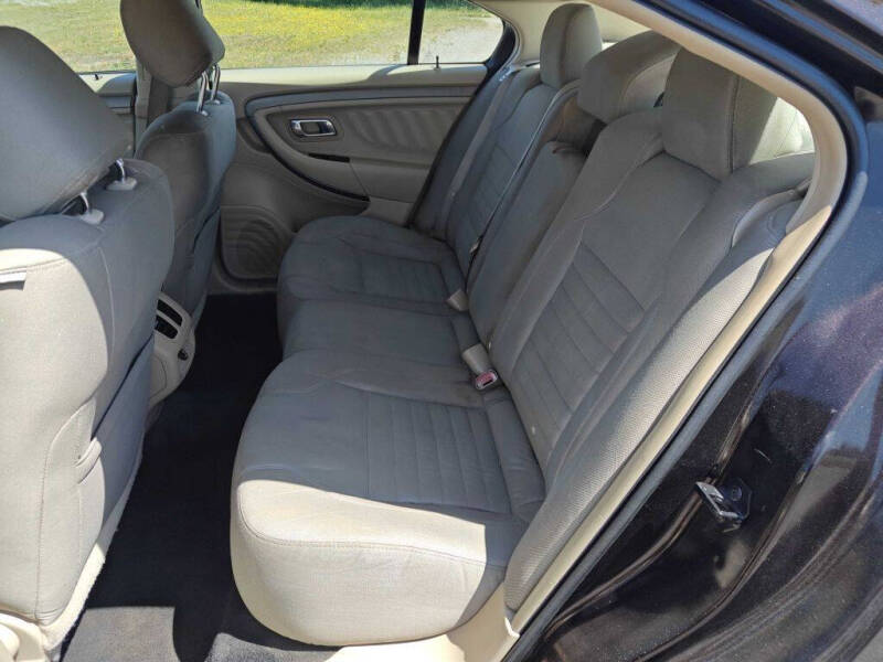 2013 Ford Taurus SE
