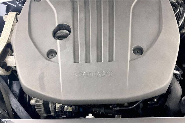 2022 Volvo XC60 B5 Momentum