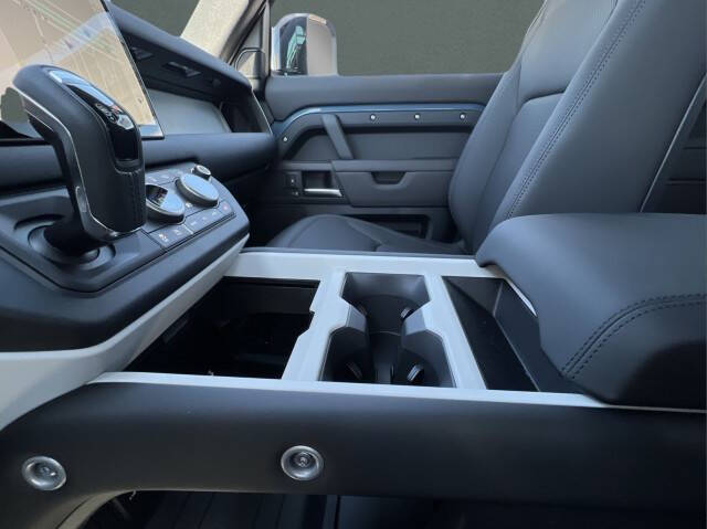 2025 Land Rover Defender 90 P400 X-Dynamic SE