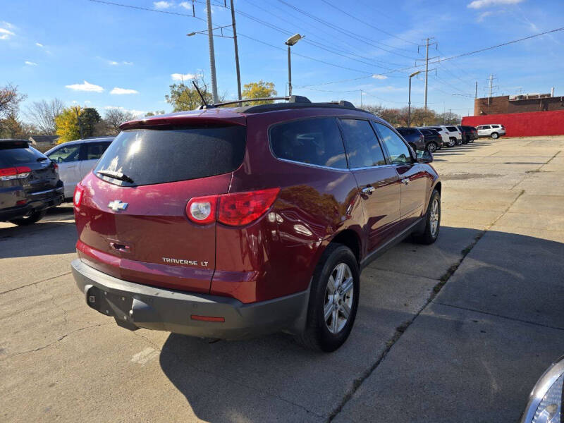 2010 Chevrolet Traverse 2LT photo 5