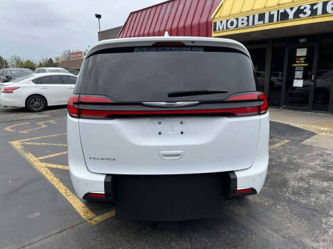 2022 Chrysler Pacifica Touring L