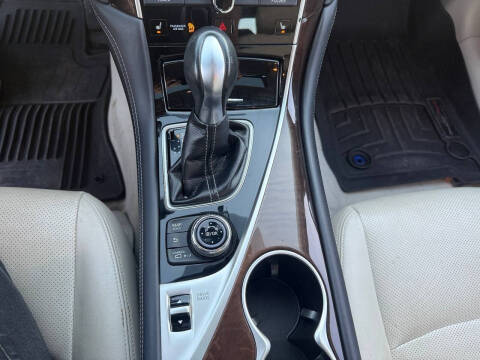 2017 Infiniti Q50 Hybrid Premium