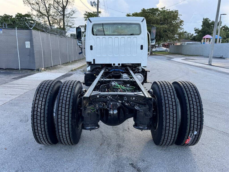 2018 Freightliner M2 106