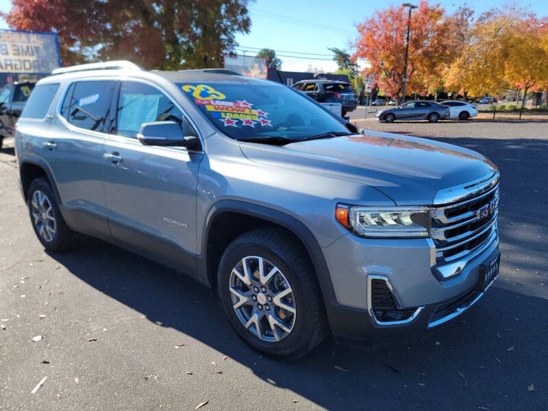 2023 GMC Acadia SLT photo 3