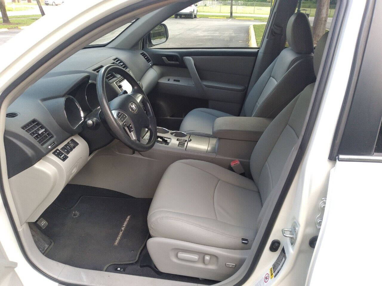 2013 TOYOTA Highlander SUV / Crossover - $14,999