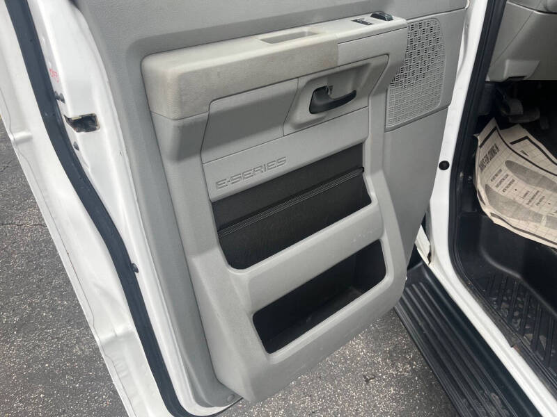 2009 Ford E-Series E-150 XL