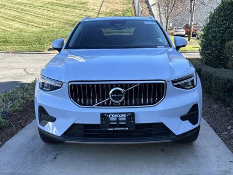 2025 Volvo XC40 B5 Core Bright Theme