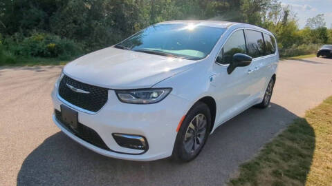 2024 Chrysler Pacifica Plug-In Hybrid Select