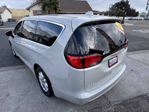 2017 Chrysler Pacifica Touring