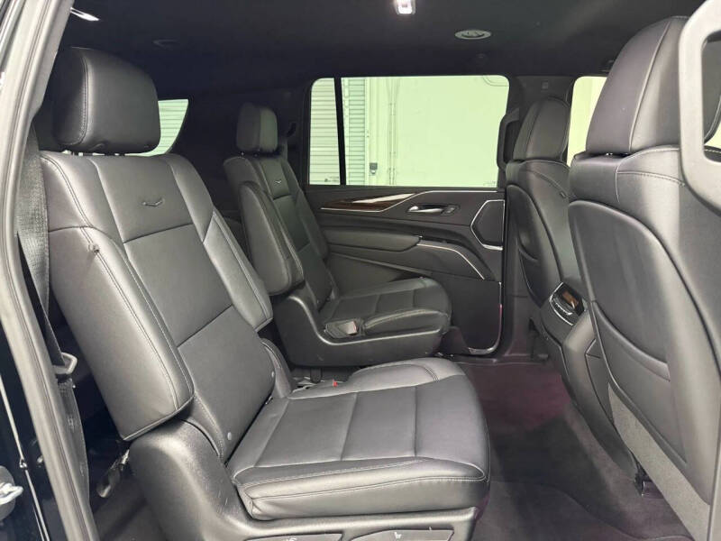 2023 Cadillac Escalade ESV Luxury