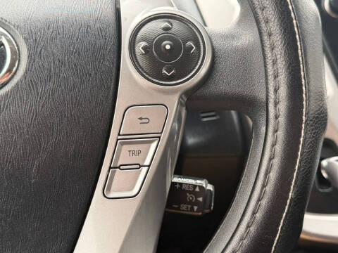 2017 Toyota Prius v Five