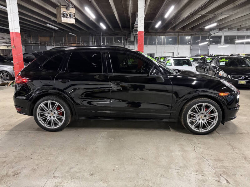 2013 Porsche Cayenne GTS