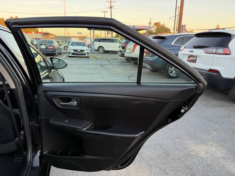 2016 Toyota Camry SE