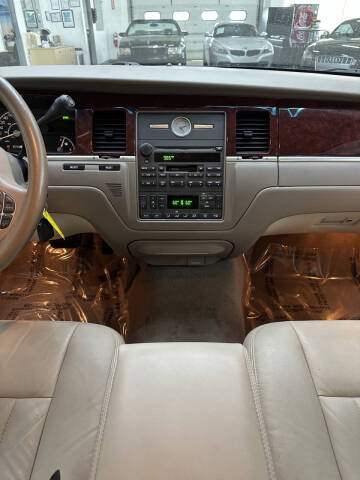 2004 Lincoln Town Car Executive