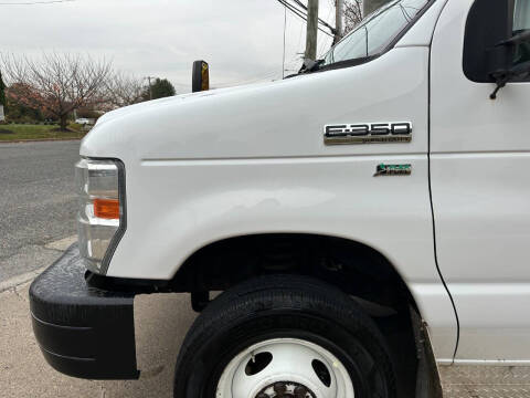 2014 Ford E-Series E-350 SD