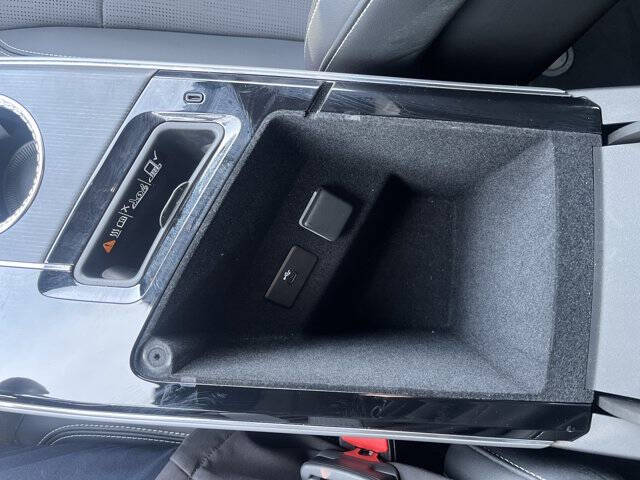 2024 Cadillac LYRIQ Luxury 3