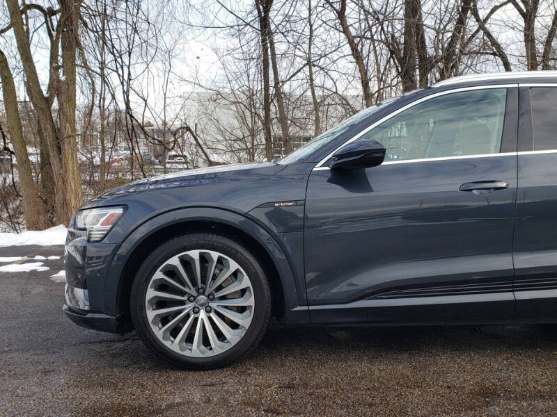 2019 Audi e-tron quattro Prestige