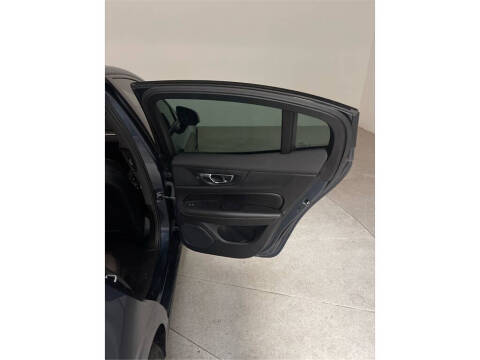 2020 Volvo S60 T5 Momentum