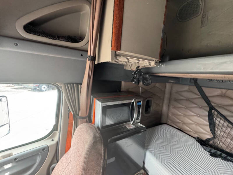 2013 Freightliner Cascadia